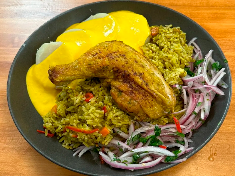 Arroz c/. pollo y huancaina